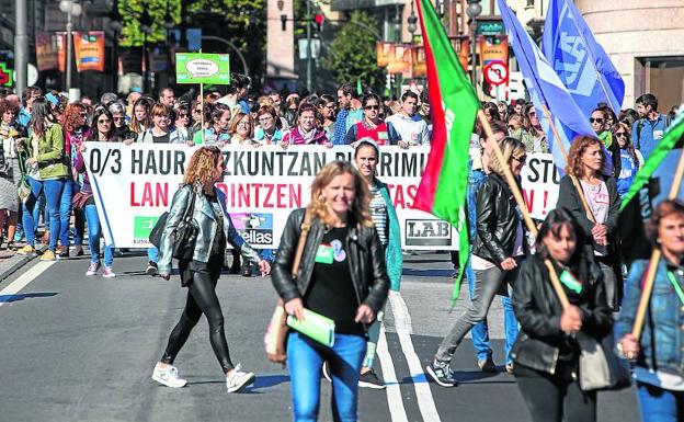 Manifestación de docentes por la Gran Vía de Bilbao en la huelga de la pasada semana. 