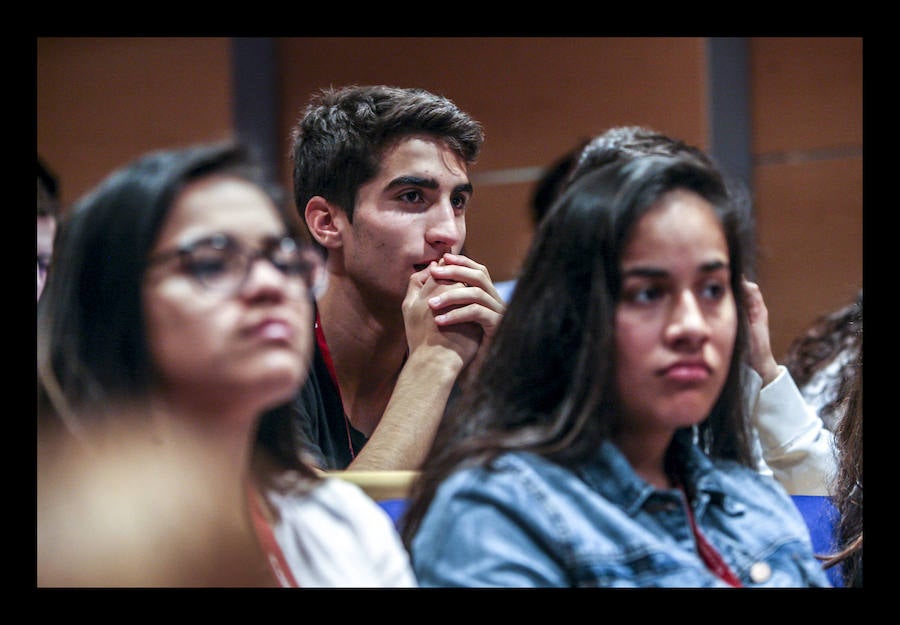 Alrededor de 150 universitarios participan en Gazte Up en una jornada dedicada a difundir pautas e iniciativas para encontrar trabajo