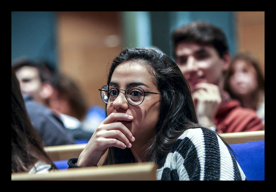 Alrededor de 150 universitarios participan en Gazte Up en una jornada dedicada a difundir pautas e iniciativas para encontrar trabajo