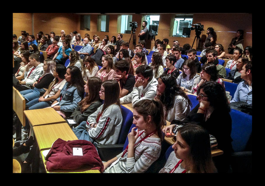 Alrededor de 150 universitarios participan en Gazte Up en una jornada dedicada a difundir pautas e iniciativas para encontrar trabajo