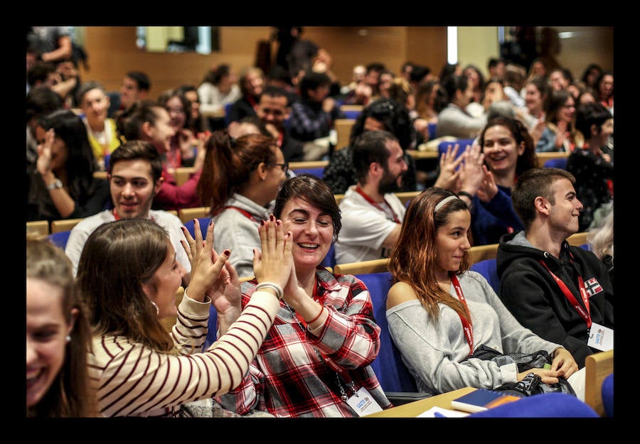 Alrededor de 150 universitarios participan en Gazte Up en una jornada dedicada a difundir pautas e iniciativas para encontrar trabajo