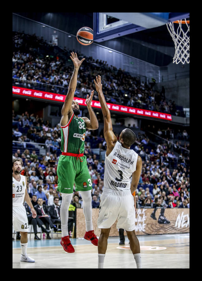 Las mejores fotografías del patido entre el Real Madrid y el Baskonia correspondiente a la tercera jornada de la Euroliga.