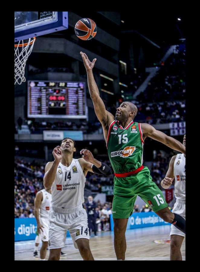 Las mejores fotografías del patido entre el Real Madrid y el Baskonia correspondiente a la tercera jornada de la Euroliga.