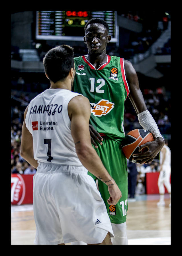 Las mejores fotografías del patido entre el Real Madrid y el Baskonia correspondiente a la tercera jornada de la Euroliga.