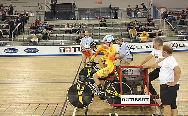 Calvo y Casas antes de iniciar la velocidad por equipos en Milton