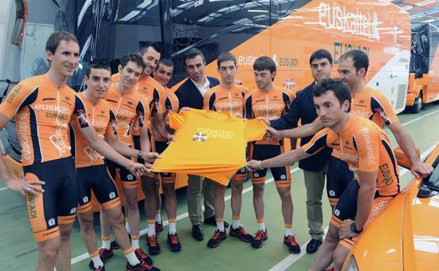 Los ciclistas de Euskaltel que participaron en el Tour de 2013.