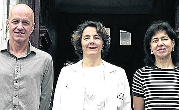 Los investigadores Koen Vandenbroeck, Mar Freijo e Iraide Alloza