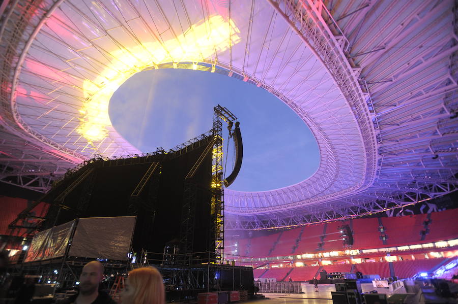 La banda, que actúa este sábado en el estadio del Athletic, realiza su primera toma de contacto con el escenario en el que también actuarán Muse y Berri Txarrak