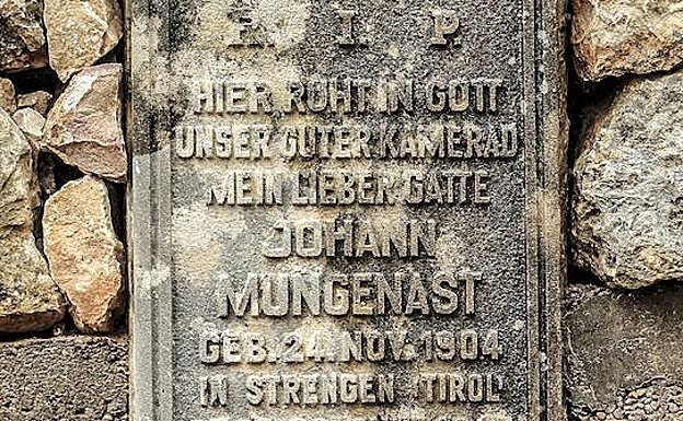 Inscripción en la tumba del soldado alemán Johann Mungenast en el camposanto de Sobrón Alto.