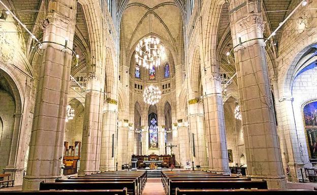 Interior de la Catedral Santa María con sus nuevas luces LED.