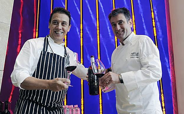 Francis Paniego y Josean Alija brindan con Gehry Selección 2012 en el museo.