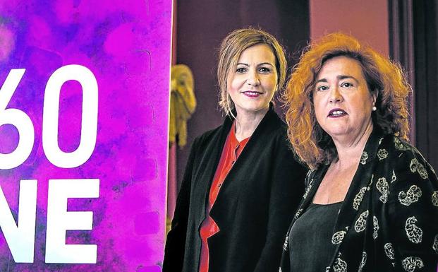 La directora de Zinebi, Vanesa Fernández Guerra, y la concejala de Cultura, Nekane Alonso