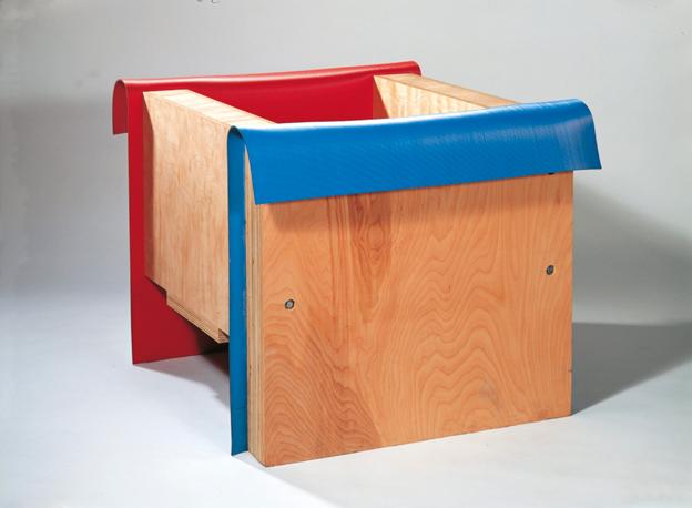 Pello Irazu (1963). Room for two, 1992. Madera y goma. 76,5 x 104 x 91,5 cm. Colección Arte Contemporáneo. Ayuntamiento de Pamplona.