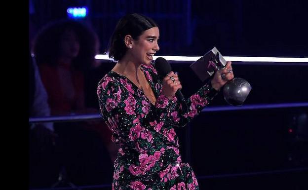 Dua Lipa, recibió el premio a mejor artista pop en los MTV EMA 2018.