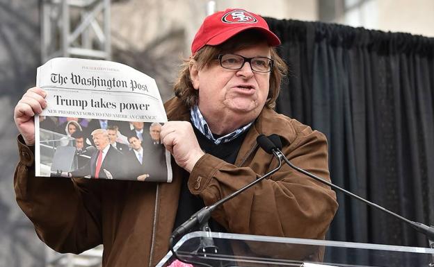 Michael Moore recuerda en el filme que dos años antes de las elecciones ya advirtió de que había que tomarse en serio a Trump.