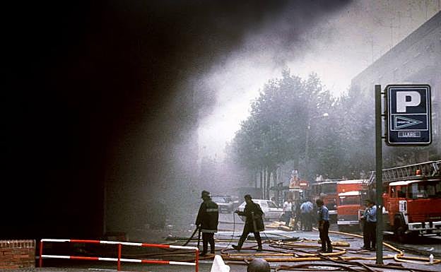 Imagen de archivo del atentado de ETA en el Hipercor de Barcelona, el 19 de junio de 1987.