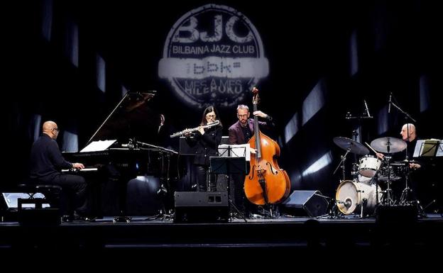 Jamie Baum y sus tres escuderos yanquis, con Luis Perdomo al piano. 