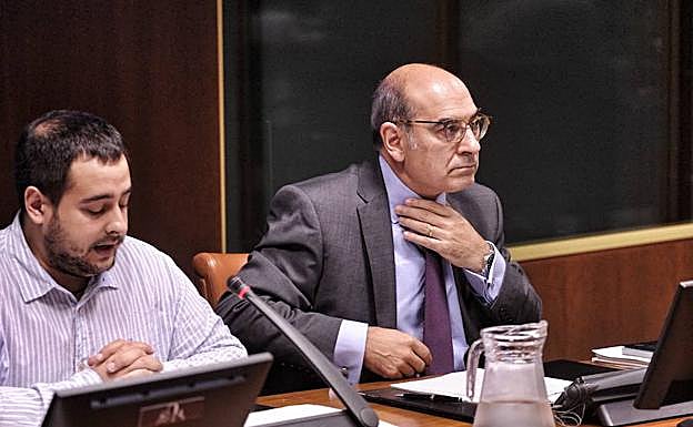 Darpón, durante una comisión de Sanidad. 