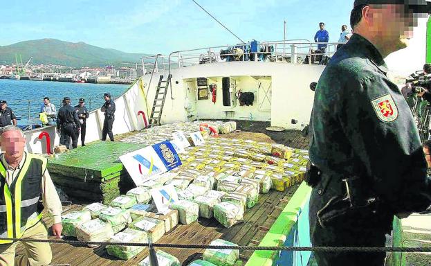 Alijo histórico. En 2003, el juez Vázquez Taín coordinó una operación en la que se aprehendieron 7.000 kilos de cocaína que viajaban ocultos en el barco congelador 'South Sea'.