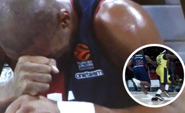 Granger con gran dolor tras su lesión. En el círculo, el jugador uruguayo en el momento en el que pisa mal. 