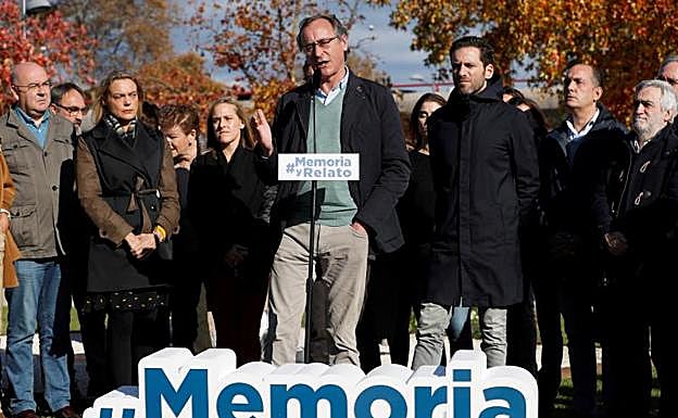 Alfonso Alonso y la plana mayor del PP vasco, este sábado en el acto de Irún.