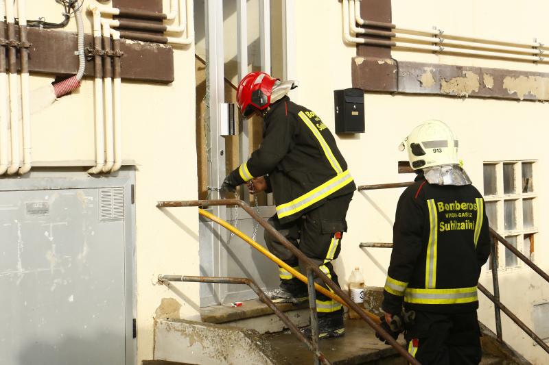 Fotos: Nuevo incendio en el edificio de Aretxabaleta donde murió calcinado un hombre el mes pasado