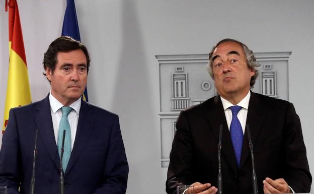 Antonio Garamendi (a la izquierda), junto a Juan Rosell (a la derecha). 