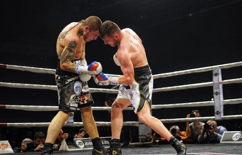 Kerman Lejarraga retuvo el título europeo de los pesos welter y derrotó al inglés Frankie Gavin.