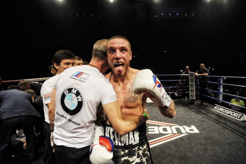 Kerman Lejarraga retuvo el título europeo de los pesos welter y derrotó al inglés Frankie Gavin.