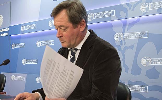 El consejero Bingen Zupiria, en rueda de prensa. 