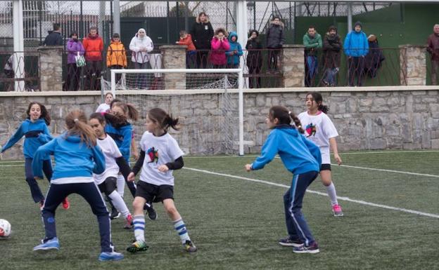 Torneo de fútbol femenino disputado en el Estadio.