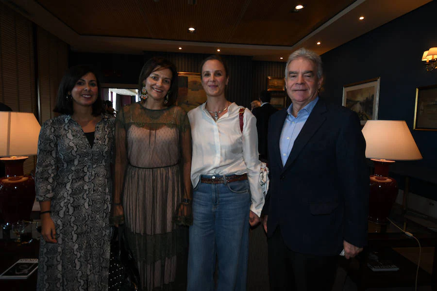 Lorena Martín, María Uncetabarrenechea, Bea Solís y Rafa Luco. 