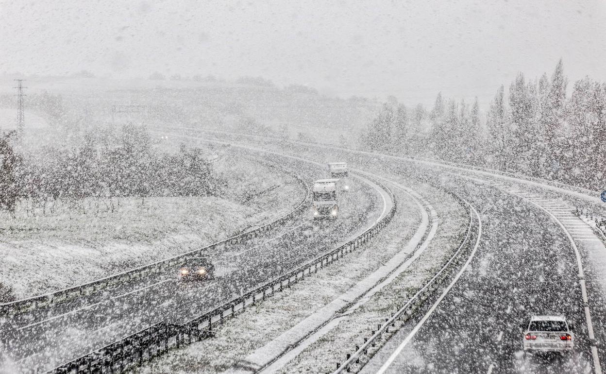 Qué hacer... si te sorprende una nevada en la carretera