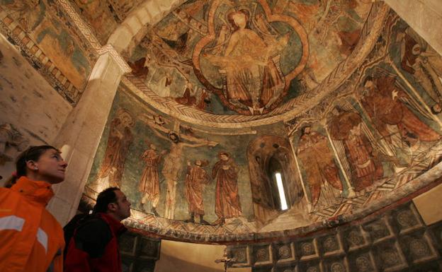 Pinturas en la iglesia de San Martín de Tours, en Gazeo. 