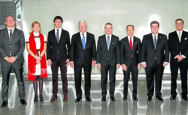 Íñigo Barrenechea, Patricia Arias, Unai Rementeria, Santiago Bergareche, Iñigo Urkullu, Rami Aboukhair, Juan María Aburto, Enrique de Ybarra, Jesús Loza y José Miguel Santamaría. 