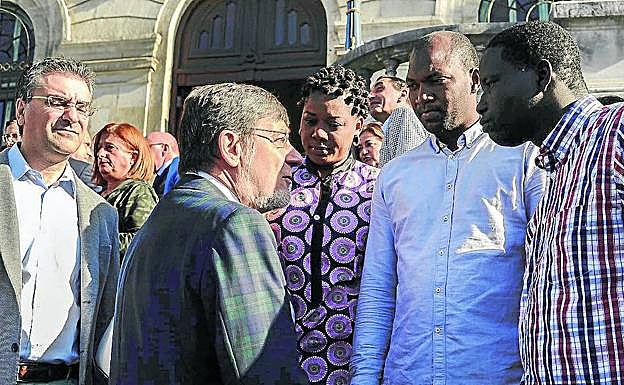Juan Luis Ibarra, durante el acto de condena del asesinato de Maguette que se celebró en Bilbao. 