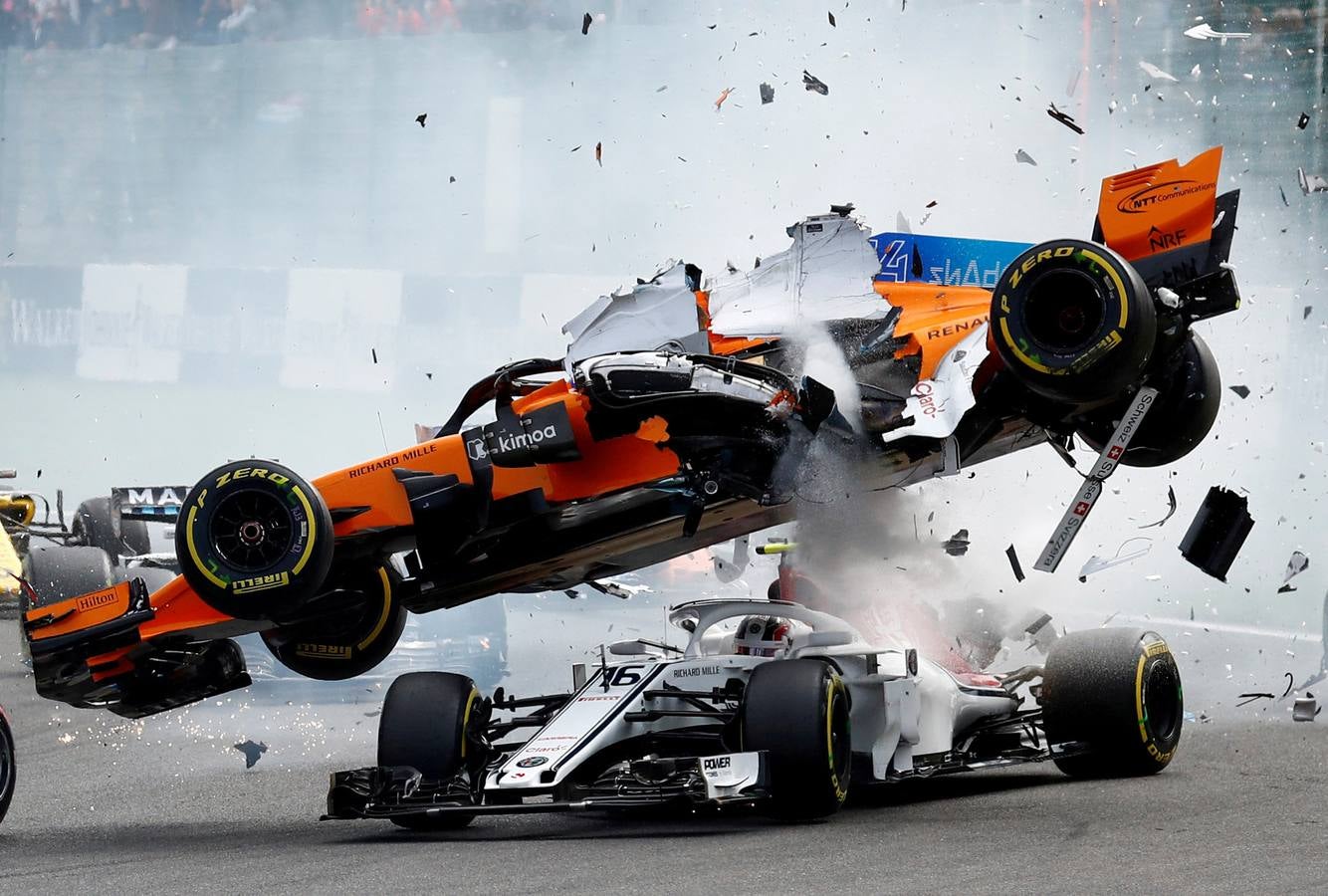 Espectacular choque entre Fernando Alonso y Charles Leclerc en el Gran Premio de Bélgica Stavelot.