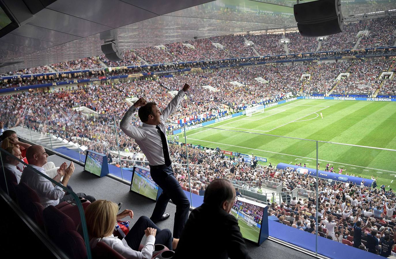 El presidente francés, Emmanuel Macron, celebra la victoria de su selección ante Croacia.