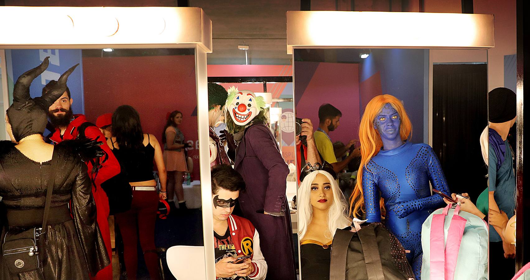 El 'Comic Con Experience 2018' es un festival de entretenimiento que atrae a cientos de miles de fanáticos de los superhéroes del cómic. Este año se ha celebrado en Sao Paulo, Brasil, y además de videojuegos y preestrenos de películas y series, los visitantes han tenido la oportunidad de celebrar el 25 aniversario de 'Power Rangers' y el 80 de 'Superman'. El evento, que ha atraído a más de 250.000 personas, es el más importante de su tipo en todo el hemisferio sur.