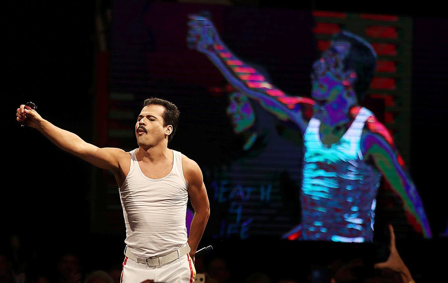 El 'Comic Con Experience 2018' es un festival de entretenimiento que atrae a cientos de miles de fanáticos de los superhéroes del cómic. Este año se ha celebrado en Sao Paulo, Brasil, y además de videojuegos y preestrenos de películas y series, los visitantes han tenido la oportunidad de celebrar el 25 aniversario de 'Power Rangers' y el 80 de 'Superman'. El evento, que ha atraído a más de 250.000 personas, es el más importante de su tipo en todo el hemisferio sur.