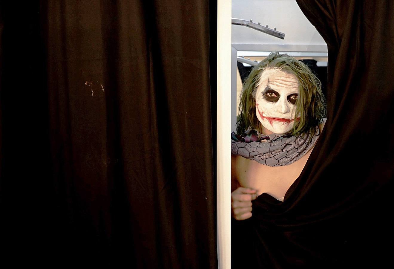 El 'Comic Con Experience 2018' es un festival de entretenimiento que atrae a cientos de miles de fanáticos de los superhéroes del cómic. Este año se ha celebrado en Sao Paulo, Brasil, y además de videojuegos y preestrenos de películas y series, los visitantes han tenido la oportunidad de celebrar el 25 aniversario de 'Power Rangers' y el 80 de 'Superman'. El evento, que ha atraído a más de 250.000 personas, es el más importante de su tipo en todo el hemisferio sur.