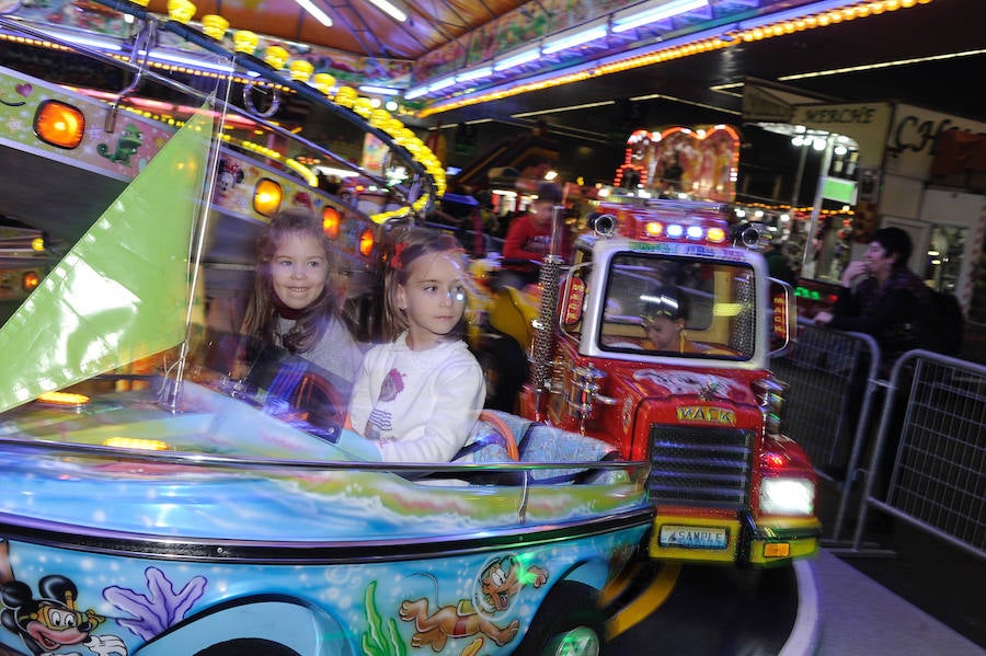 Centros escolares y familias de Bizkaia, así como de las provincias del entorno, aprovechan hoy la falta de colas en la primera jornada del PIN