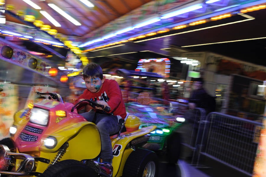 Centros escolares y familias de Bizkaia, así como de las provincias del entorno, aprovechan hoy la falta de colas en la primera jornada del PIN