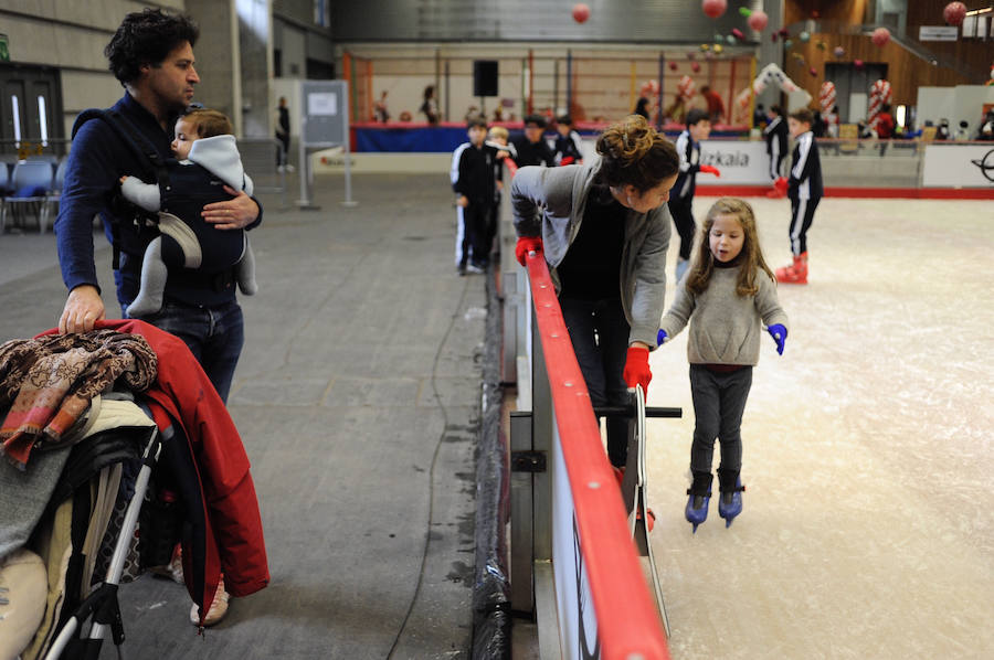 Centros escolares y familias de Bizkaia, así como de las provincias del entorno, aprovechan hoy la falta de colas en la primera jornada del PIN