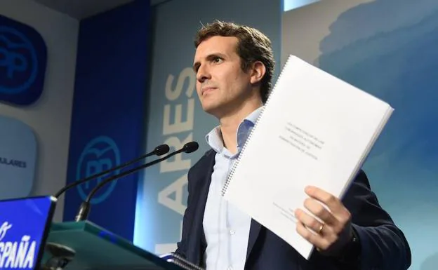 Pablo Casado muestra toda la documentación de su máster.