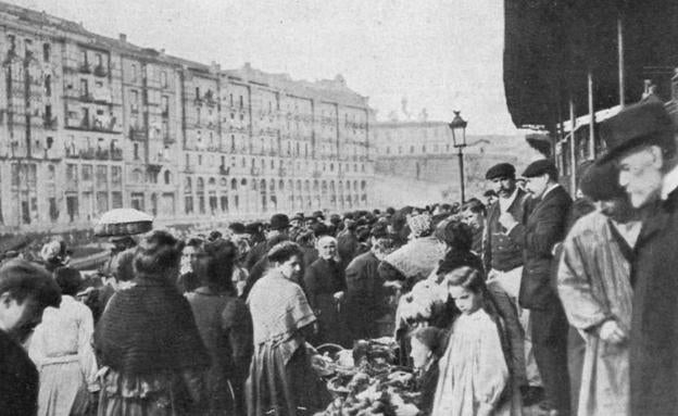 «Donde mayor animación hubo fue en la Plaza del Mercado, el sitio casi único donde se reconcentra el clásico día. De once a dos y media el paso por ella estuvo abarrotado». La Gaceta del Norte, 22 de diciembre de 1909.