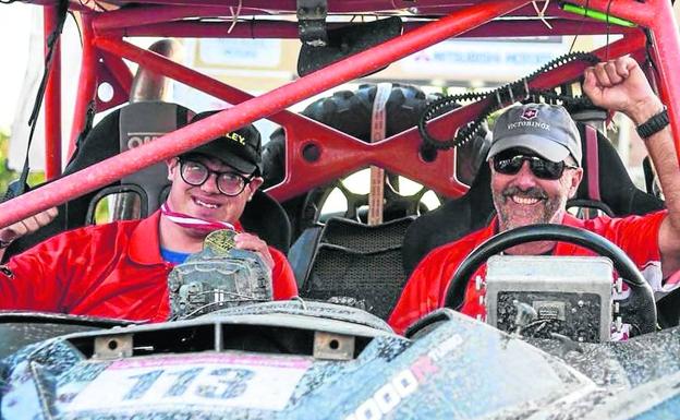 «Buenazo». Así resume cómo se lo pasó Lucas Barron junto a su padre Jacques en su estreno competitivo en la Baja Inka. 