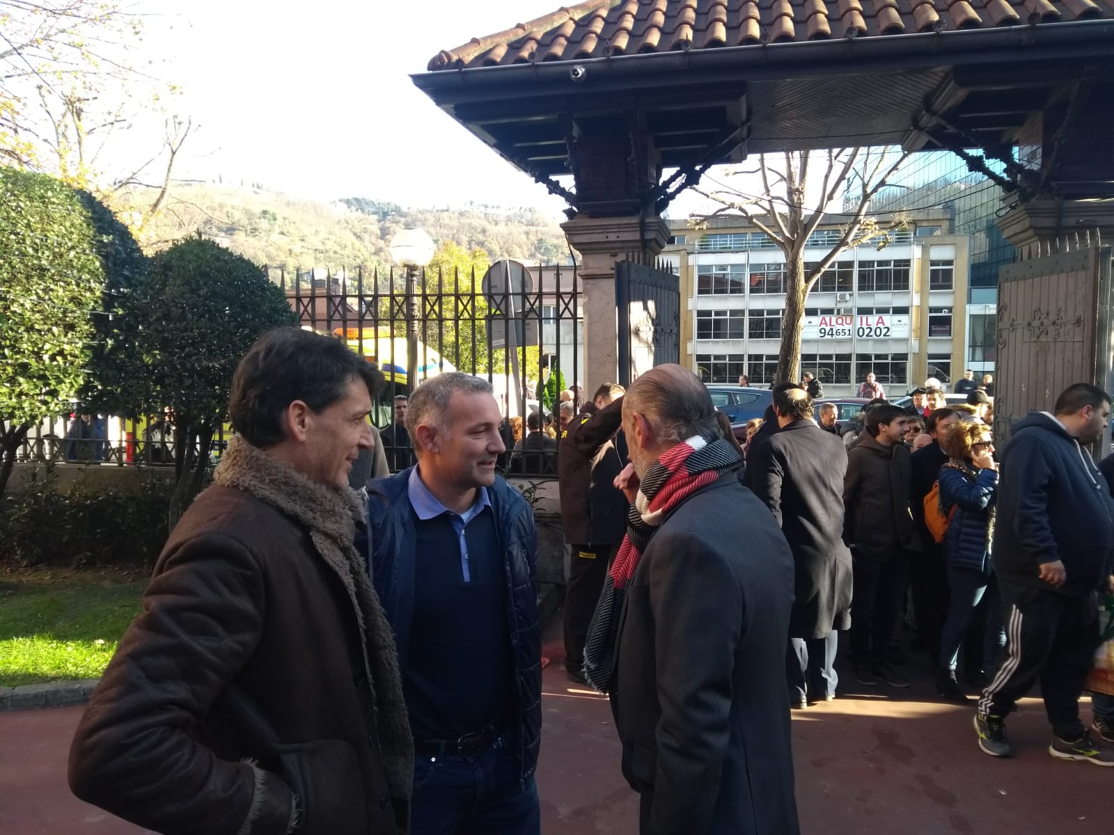Andoni Ayarza y Gontzal Suances, junto a Aitor Elizegi. / Manu Cecilio / Ignacio Pérez / Jordi Alemany / Athletic Club