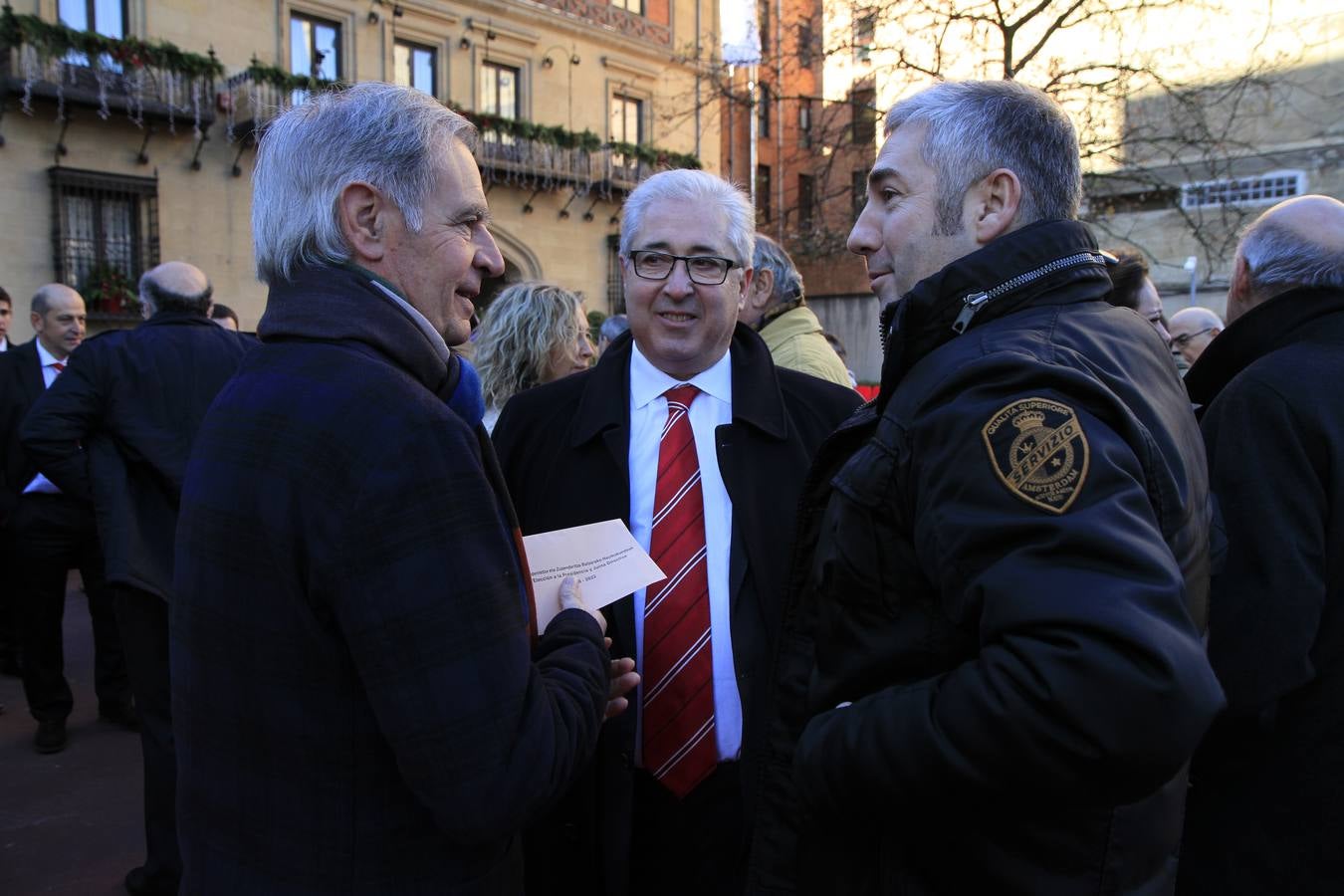 Txetxu Rojo conversa con Urrutia y Uribe-Echevarría. / Manu Cecilio / Ignacio Pérez / Jordi Alemany / Athletic Club