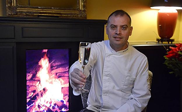 El cocinero del Basuki brinda por 2019. 